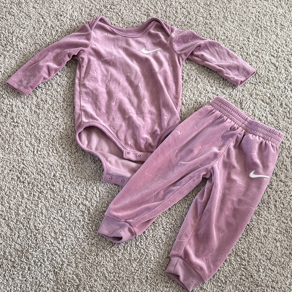 Nike Velor baby girl set